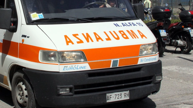 Un’ambulanza del 118 (foto d’archivio)