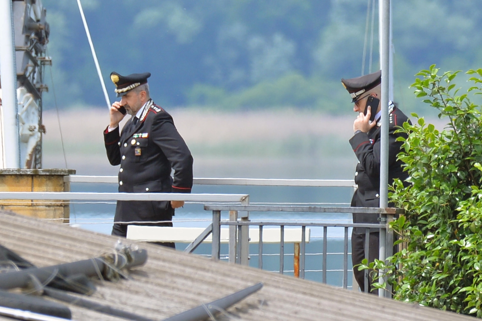 I vertici dell'Arma varesina sul luogo del naufragio