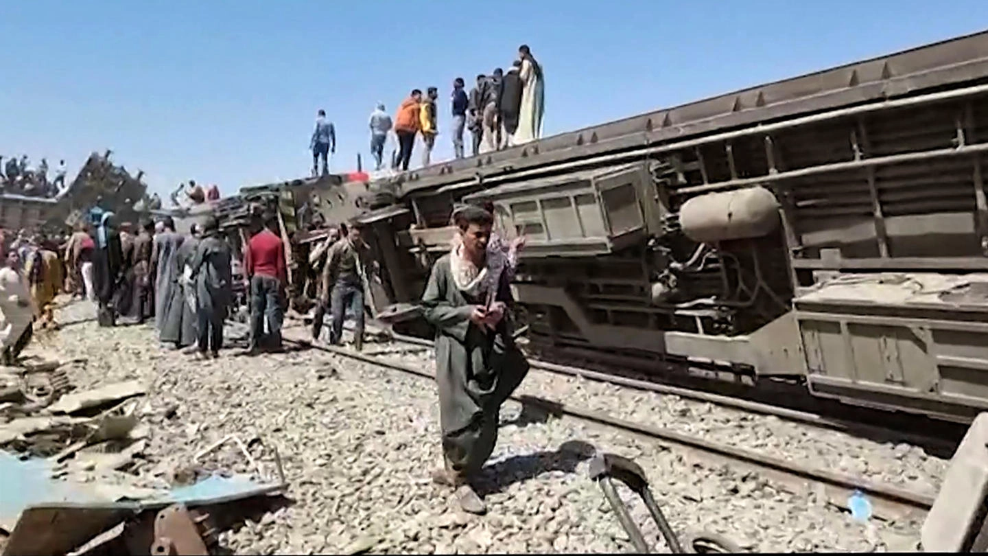 Il treno deragliato a Tahta il 26 marzo
