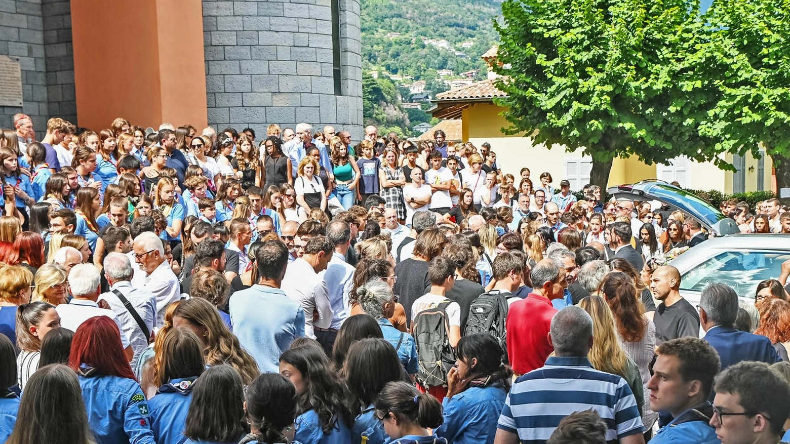 L’addio alla scout  "Porteremo Chiara  sempre con noi  sulle strade del mondo"