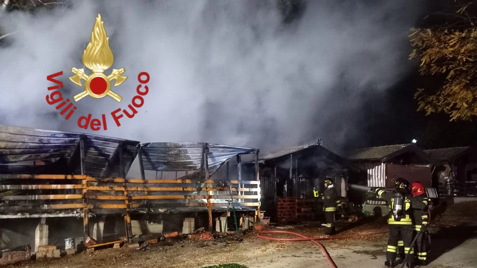 Vigili del fuoco nel campeggio Vigili del fuoco nel campeggio