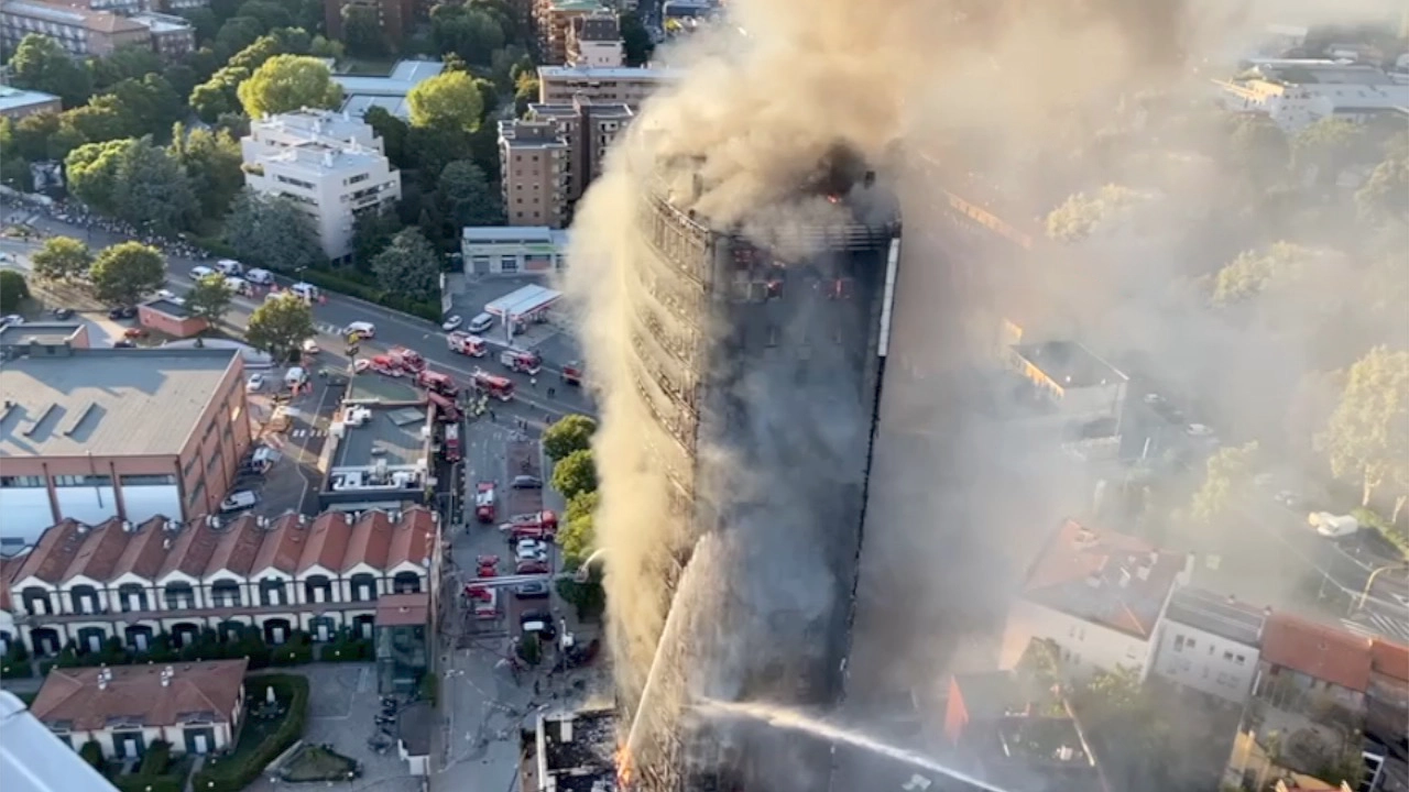 La Torre dei Moro in fiamme