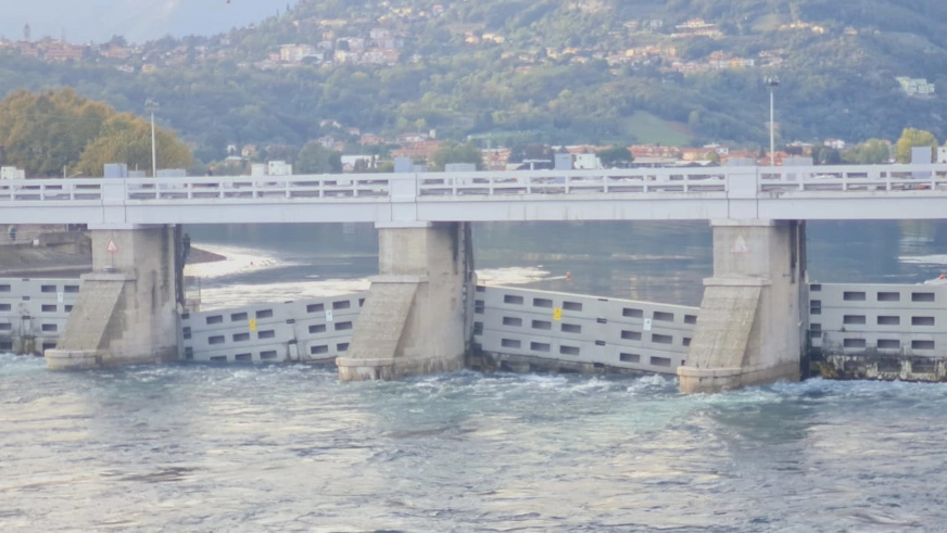 Le paratie della diga di Olginate danneggiate