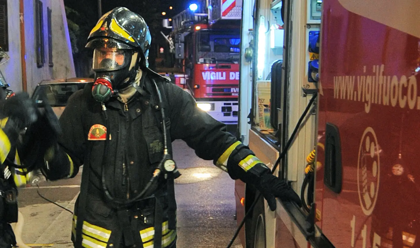 Cremona, incendio in una palazzina: quattro feriti