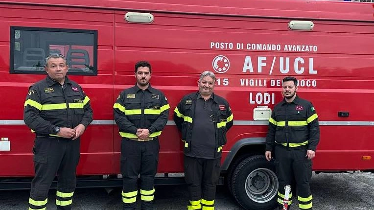 La squadra dei vigili del fuoco lodigiani inviata a Ravenna per prestare aiuto sul fronte alluvione