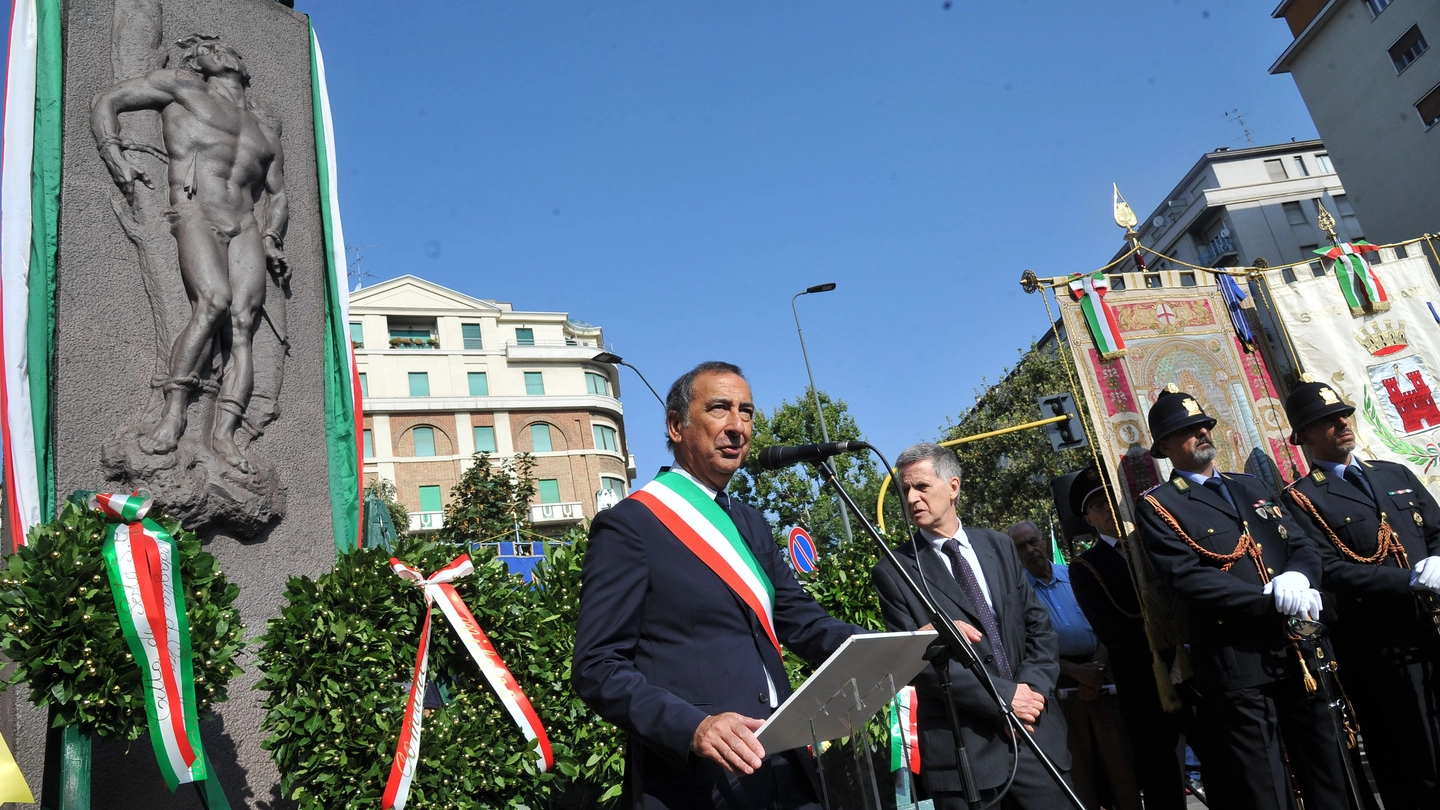 Il sindaco Giuseppe Sala alla commemorazione in piazzale Loreto (foto NewPress)