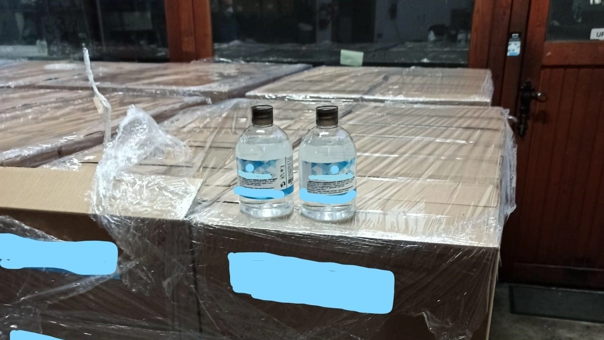 Due delle bottigliette sequestrate