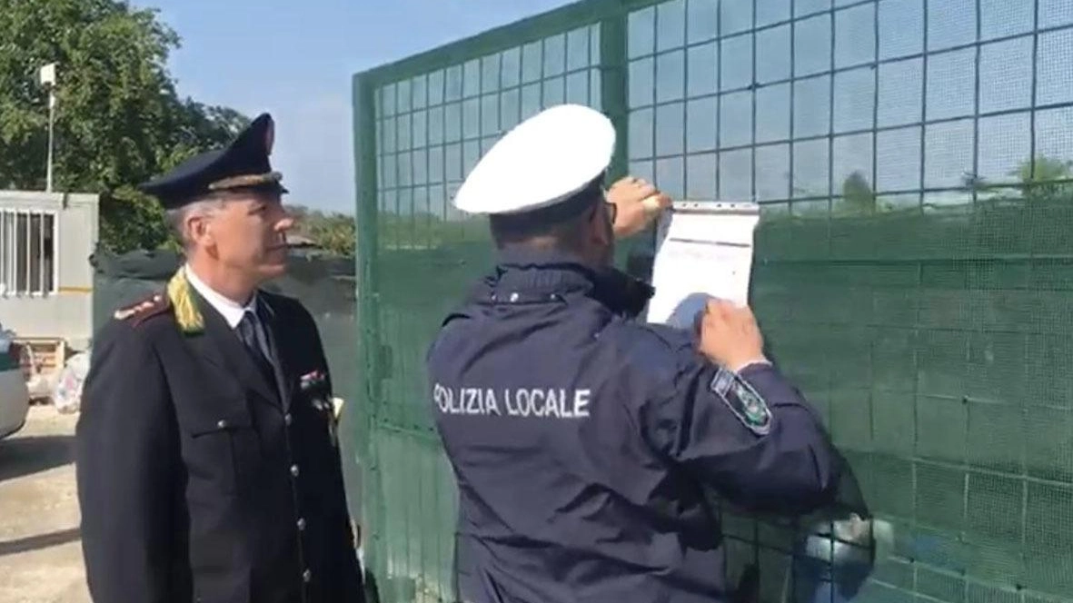 Stop all’officina ausiva  Padre e figlio a processo  Deposito di tir e non solo:  rovinato terreno agricolo