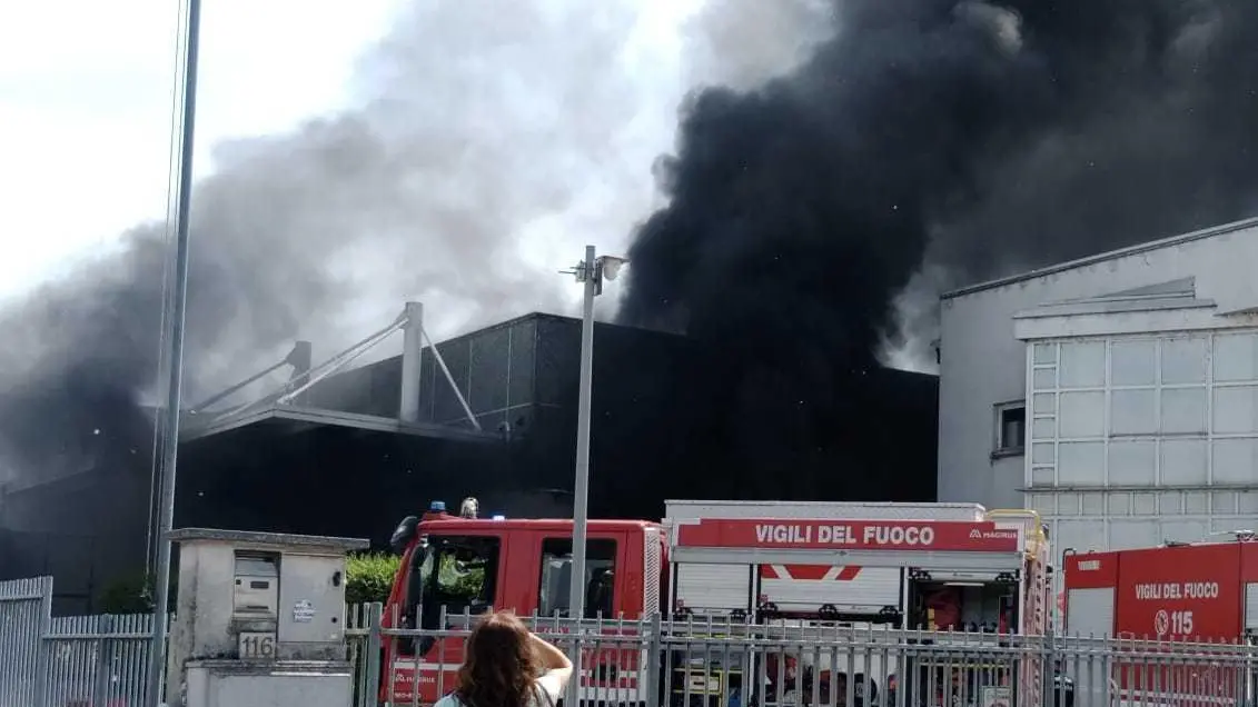 Incendio alla Ilga Gomma "Non mangiate verdure coltivate nei vostri orti" Incendio alla Ilga Gomma "Non mangiate verdure coltivate nei vostri orti"