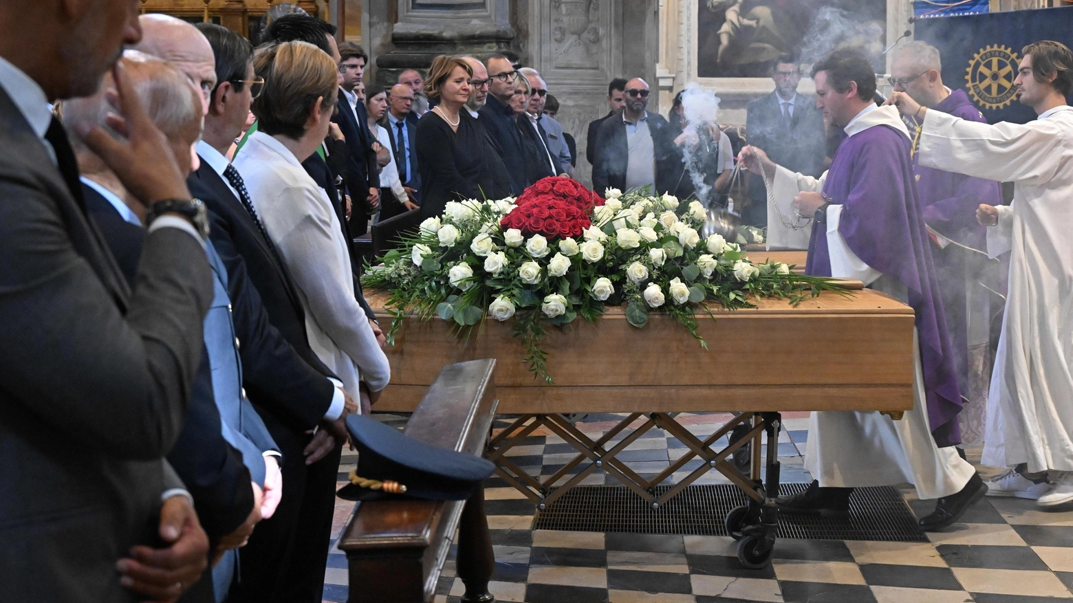 L’addio ai coniugi Cozzi Il tributo di riconoscenza "Hanno speso la loro vita a servizio della comunità" L’addio ai coniugi Cozzi Il tributo di riconoscenza "Hanno speso la loro vita a servizio della comunità"