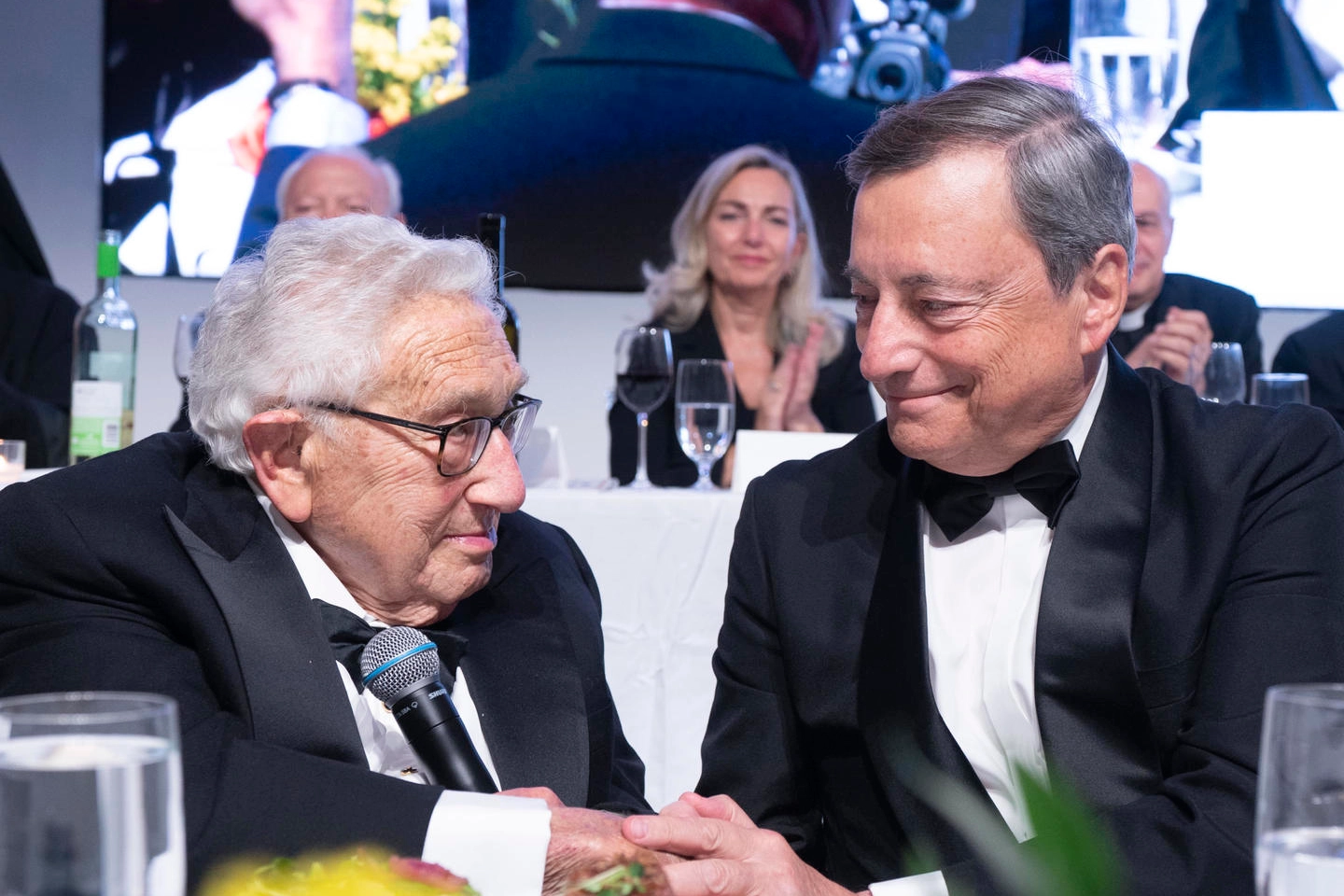 Henry Kissinger  e Mario Draghi (Ansa)