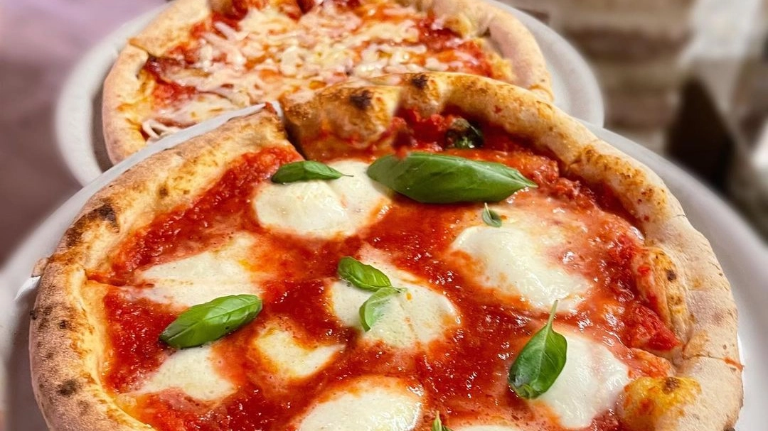 Le pizze molto "speciali" del locale di Giussano (Archivio)