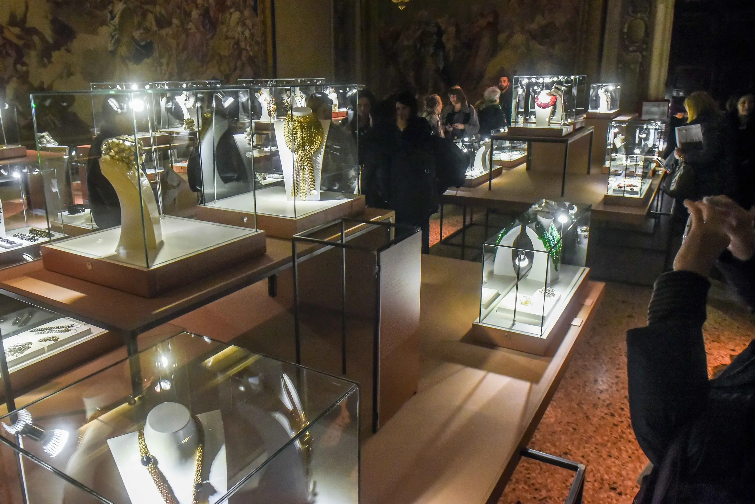 A Palazzo Reale la mostra "L'Arte del bijou italiano"