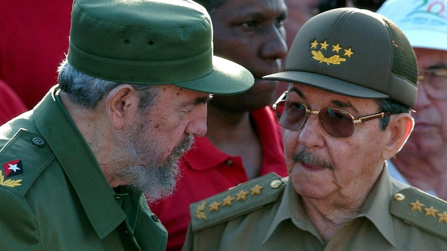 Fidel Castro con il fratello Raul 