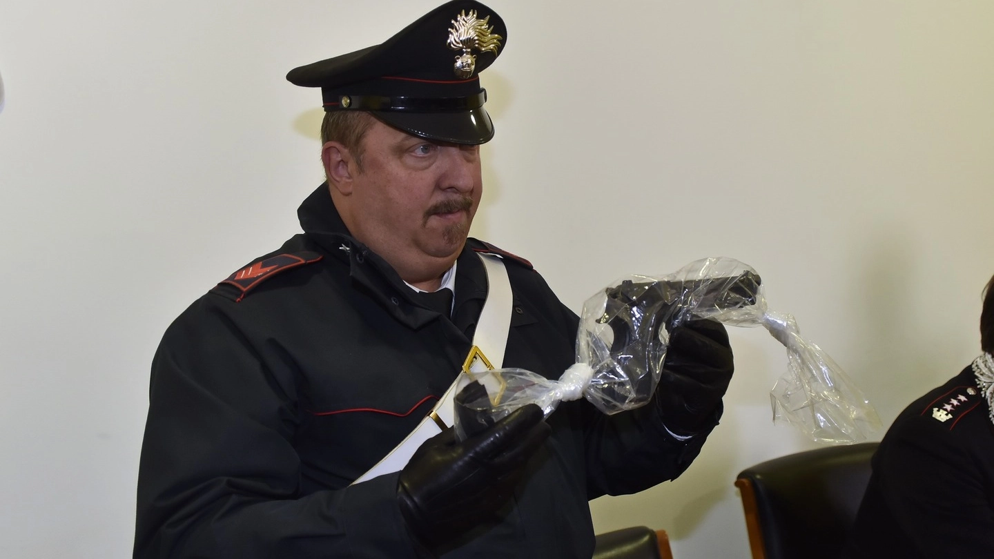 La pistola utilizzata per la strage in sala slot e sequestrata dai carabinieri