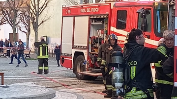 Villastanza, incendio in chiesa: in fiamme il presepe. Bloccato un 30enne marocchino