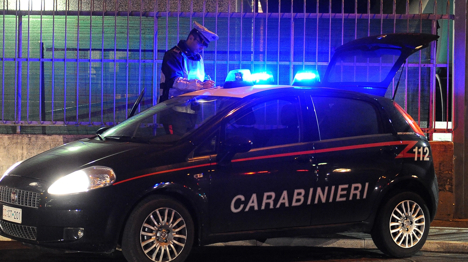 La donna è stata messa in salvo dai carabinieri