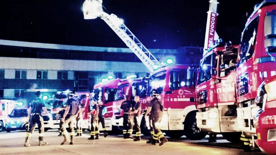 "L’emergenza è il maltempo". Il decano dei pompieri se ne va: "Dovevo fare l’odontotecnico ma di mestiere ho salvato vite" "L’emergenza è il maltempo". Il decano dei pompieri se ne va: "Dovevo fare l’odontotecnico ma di mestiere ho salvato vite"