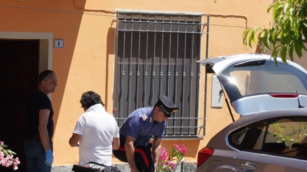 I carabinieri sul luogo del delitto 