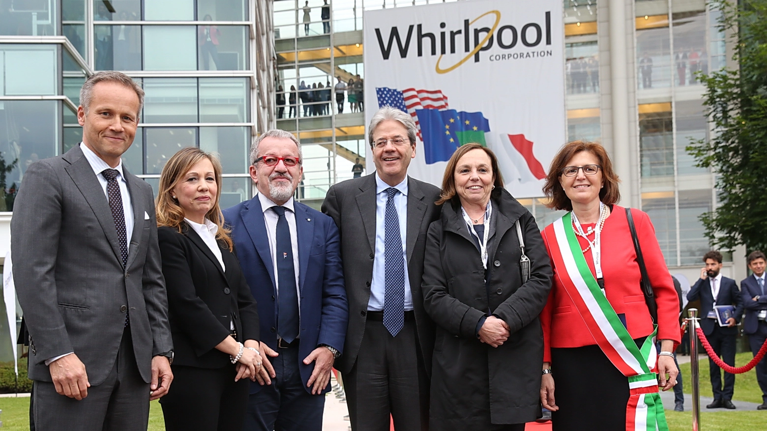 Le autorità all'inaugurazione del nuovo quartier generale Whirlpool