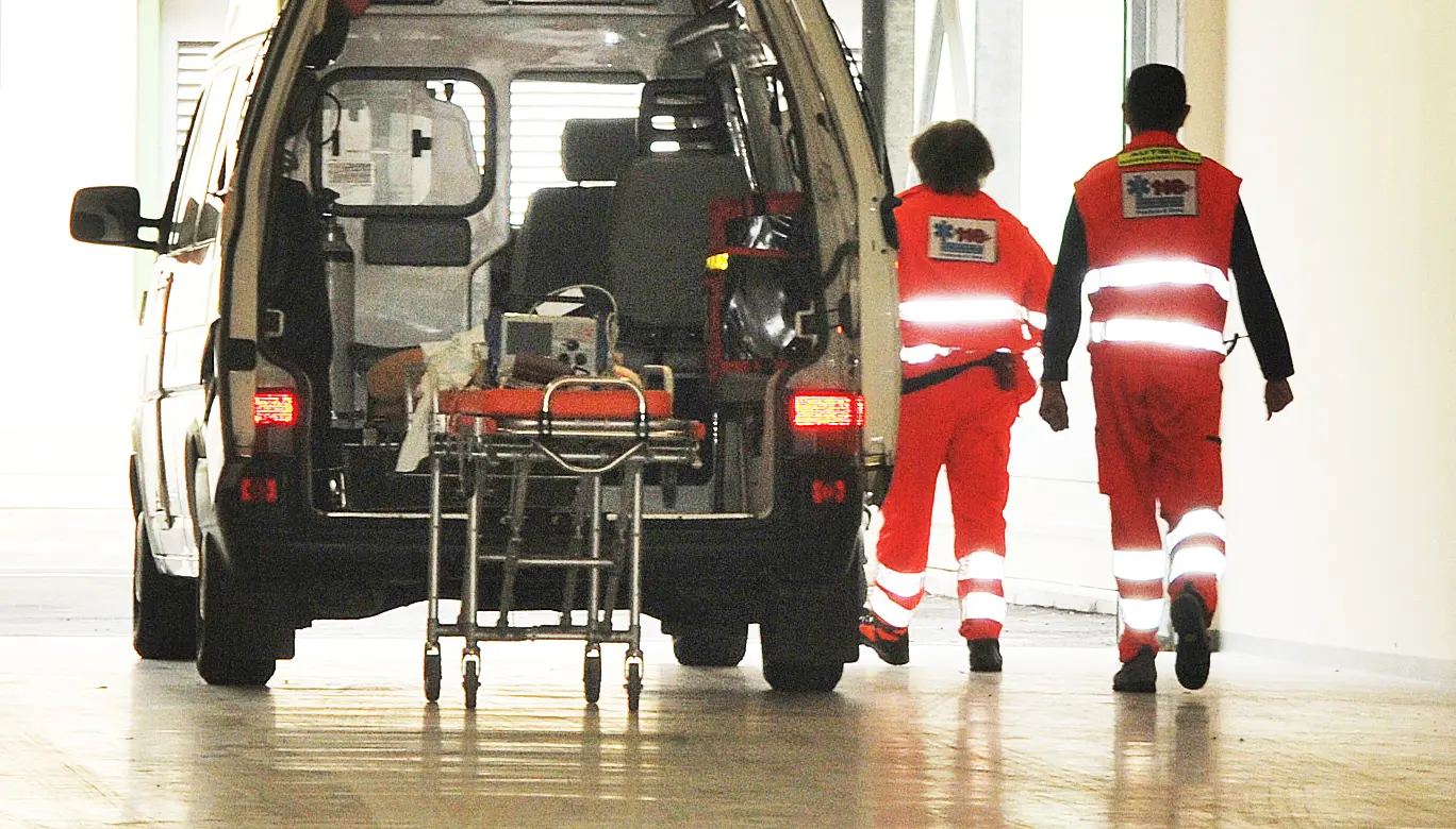 Oliveto Lario, cade da traliccio in Sardegna e muore