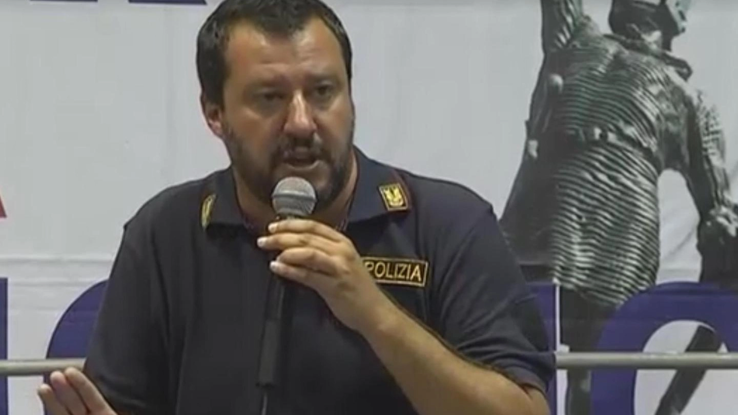 Matteo Salvini "poliziotto"