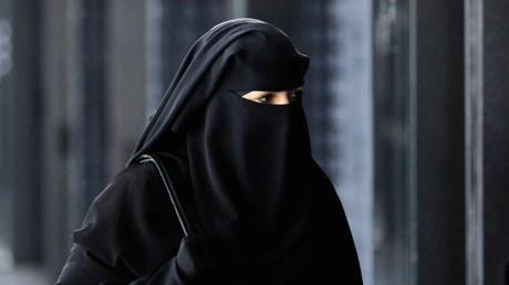 Una donna col niqab