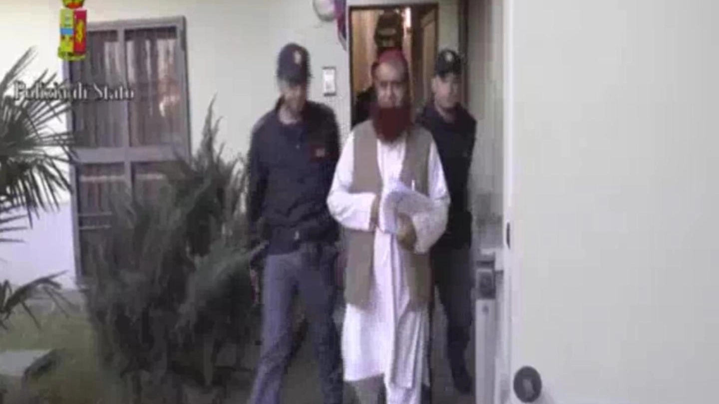 L'arresto della guida spirituale Imam a Bergamo in un fermo immagine della polizia (Ansa)