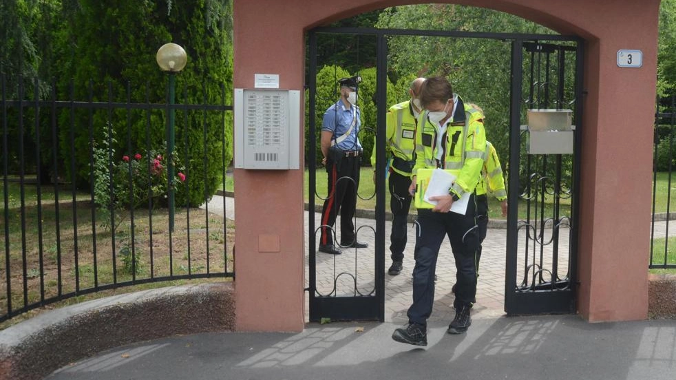 L’ingresso dell’elegante condominio di Arese dove è avvenuto il femminicidio