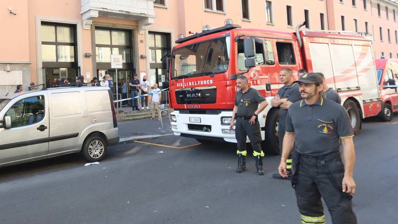 I vigili del fuoco nel giorno dell'incendio alla Casa dei coniugi