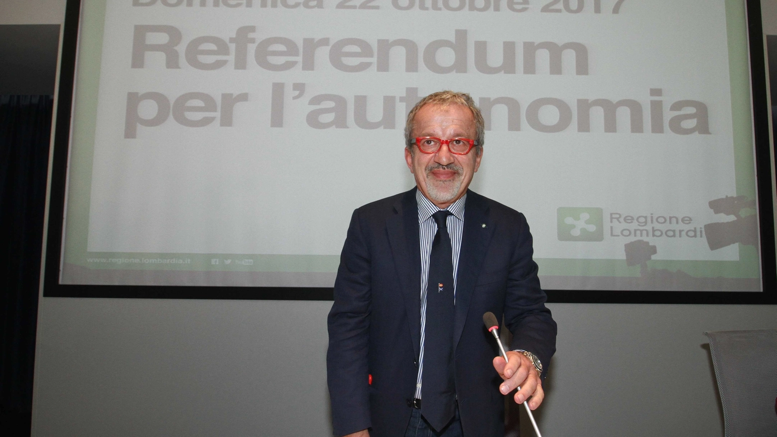 Roberto Maroni commenta i risultati del referendum in Lombardia (Newpress)