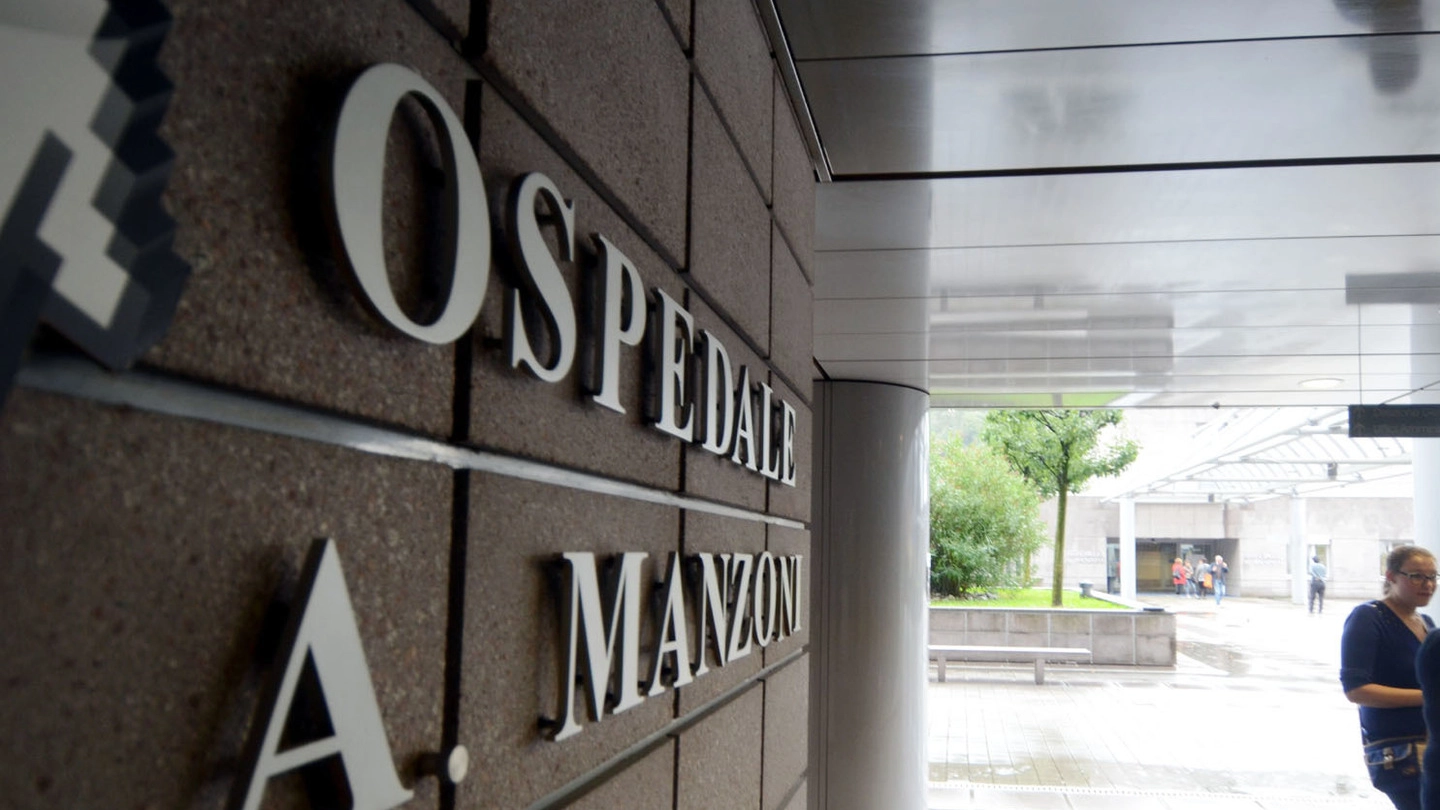 Il giovane è stato dichiarato morto all’ospedale Manzoni di Lecco