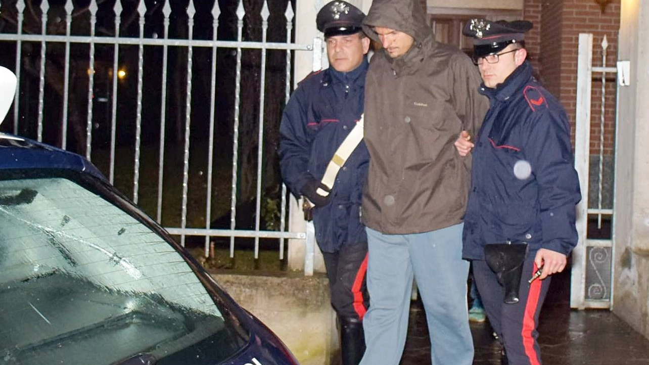 ARRESTATO Luca Garlaschelli, 24 anni, prelevato  dai carabinieri