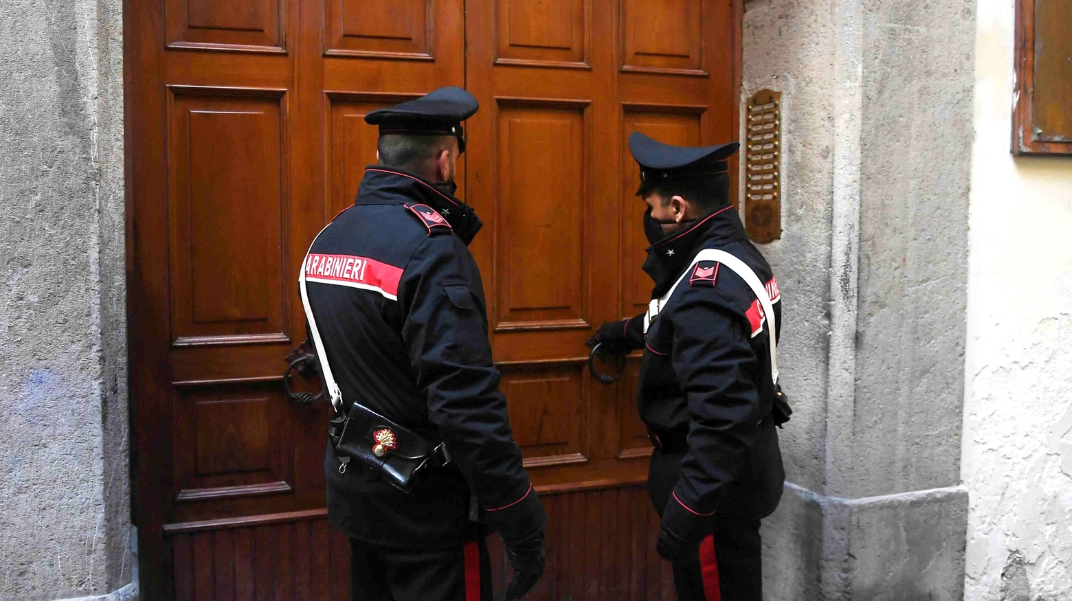 All'arrivo dei carabinieri, lui la stava ancora malmenando (foto d'archivio)