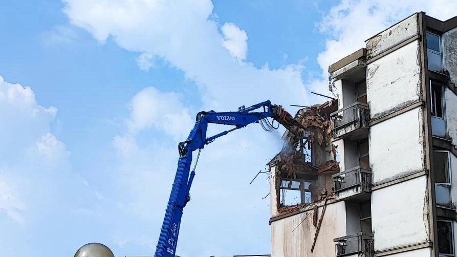Poco funzionale e vecchia  Si abbatte l’ex Geriatria