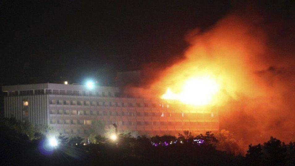L'hotel Intercontinental sotto attacco (Twitter)