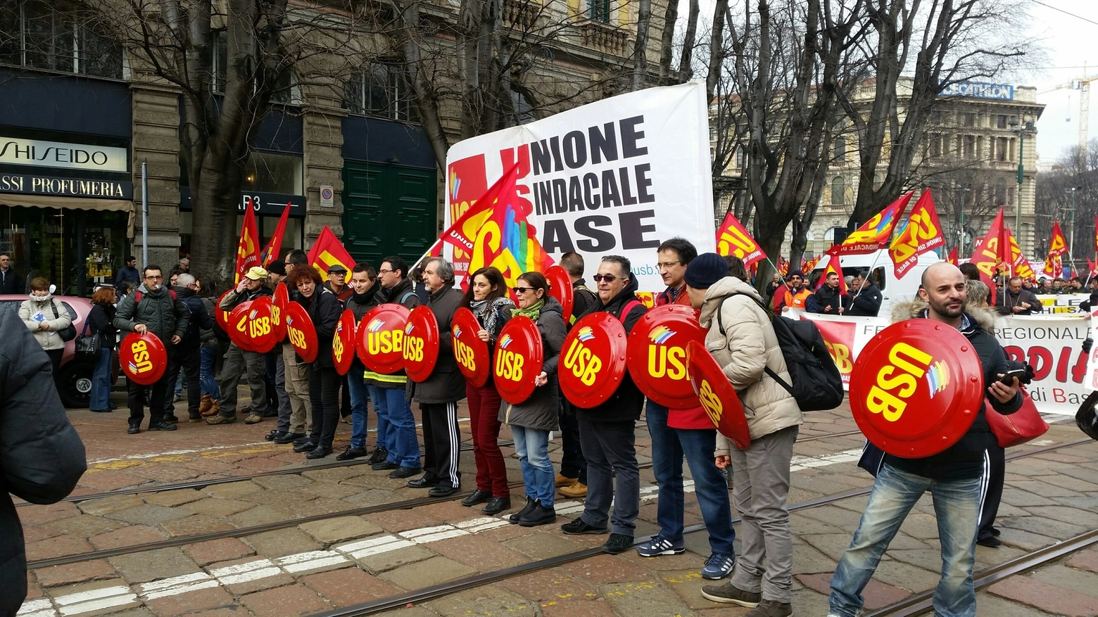 Il corteo contro Jobs Act a Milano