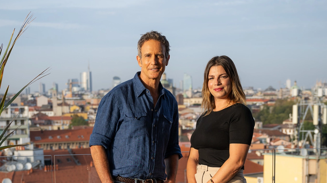 Alessandro Benetton con Emma Marrone sulla terrazza in occasione dell’evento di apertura