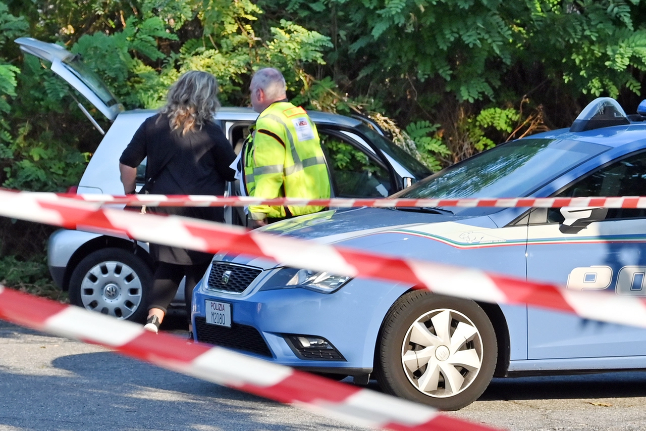 I rilievi sull'auto da parte della Polizia