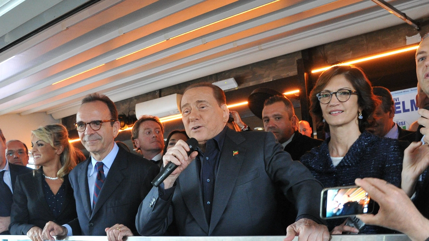 Parisi, Berlusconi e Gelmini (Newpress)