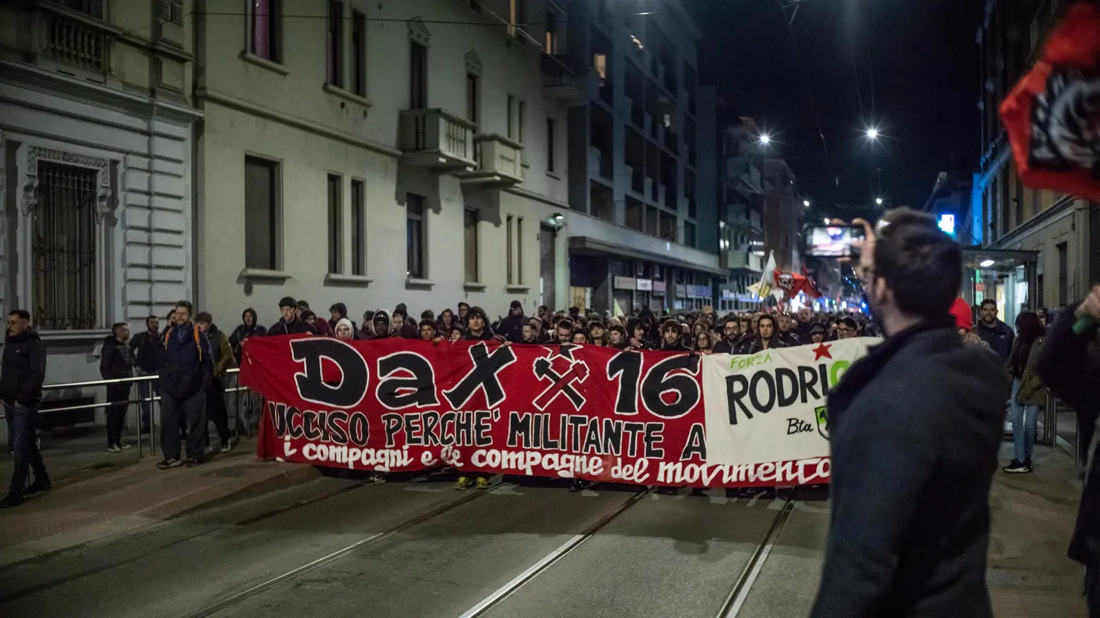 Ventennale di Dax  Il corteo in zona Padova  e lo stabile occupato  per il concerto finale