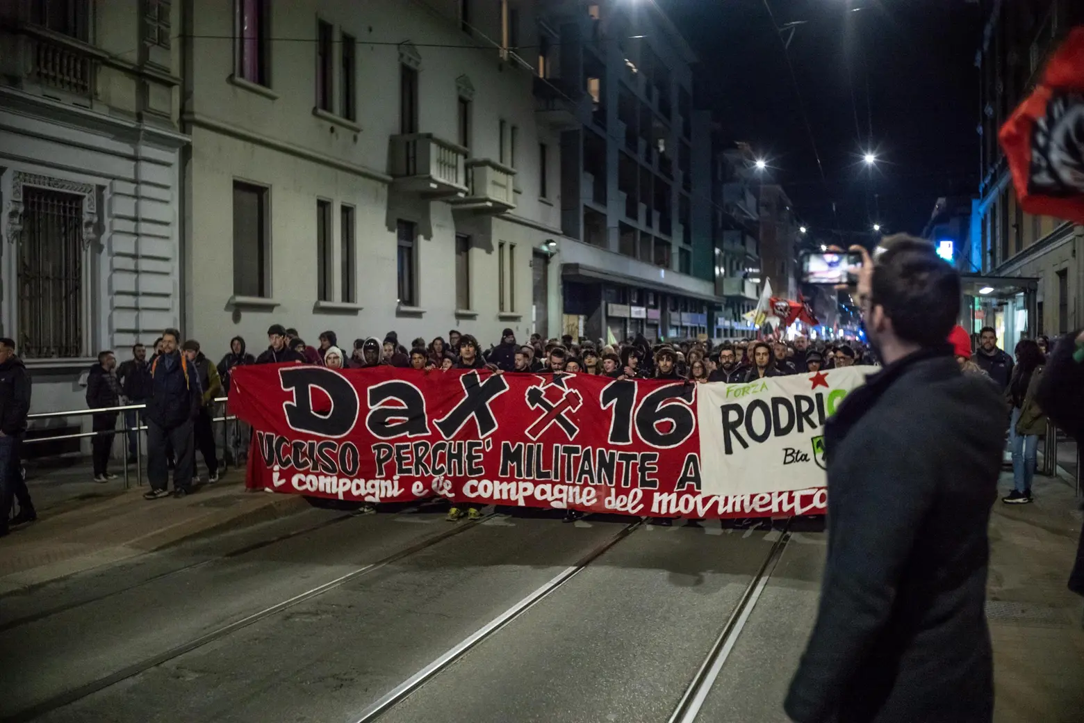 Ventennale di Dax Il corteo in zona Padova e lo stabile occupato per il concerto finale