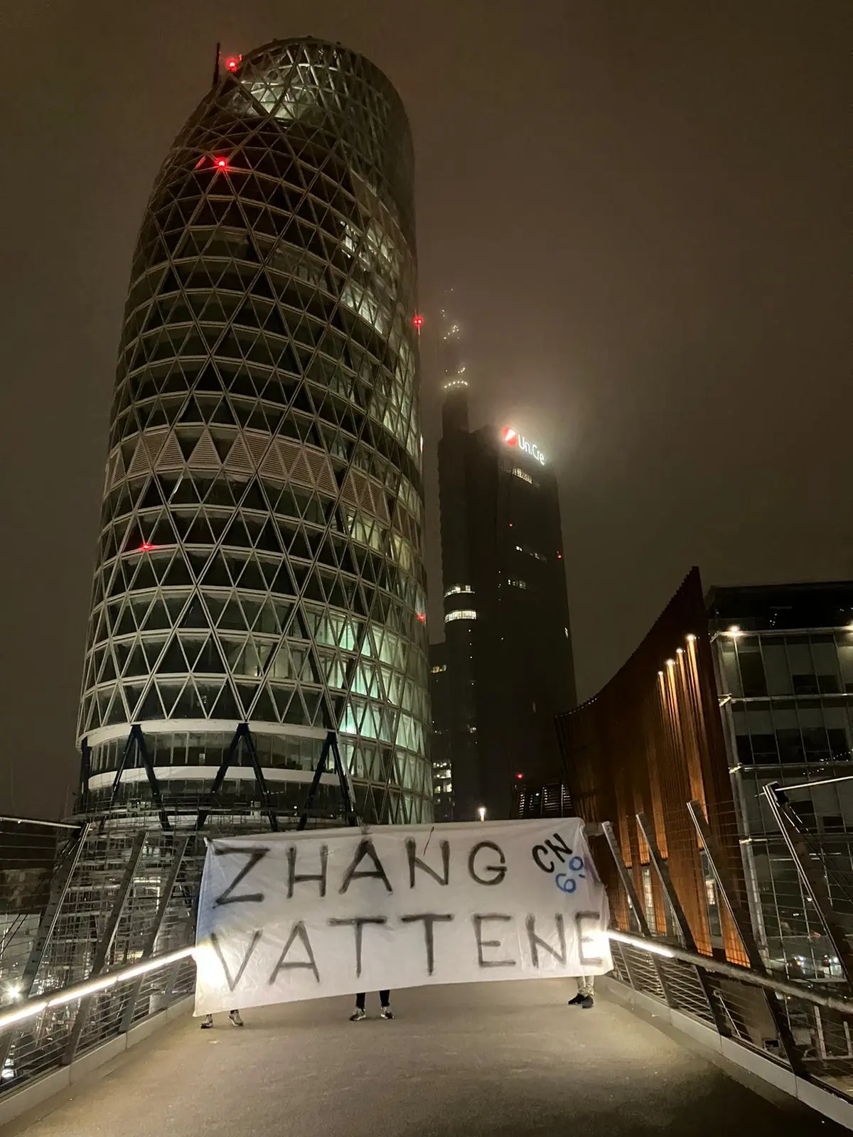 Inter, "Zhang vattene": striscioni in tutta Milano. Contestazione della Curva Nord