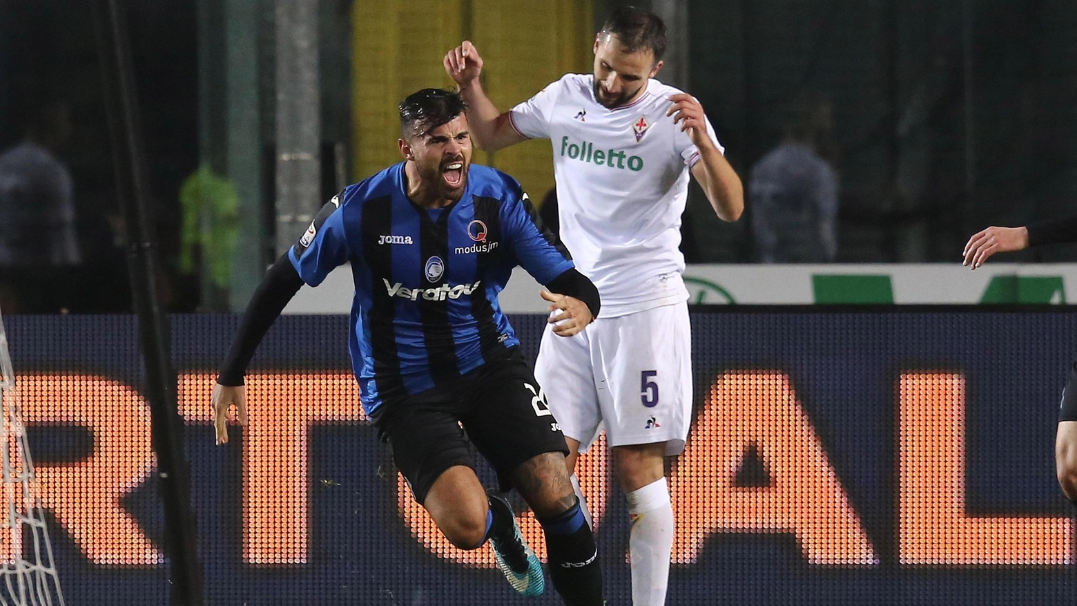 Atalanta-Fiorentina: Petagna esulta dopo il gol dell'1-1