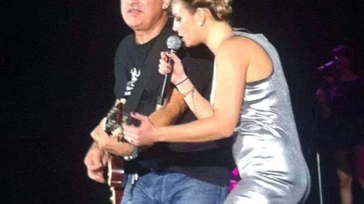 Emma Marrone sul palco con il padre Rosario