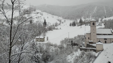 Previsioni meteo Lombardia, neve anche a quote basse: dove e quando. Pericolo valanghe