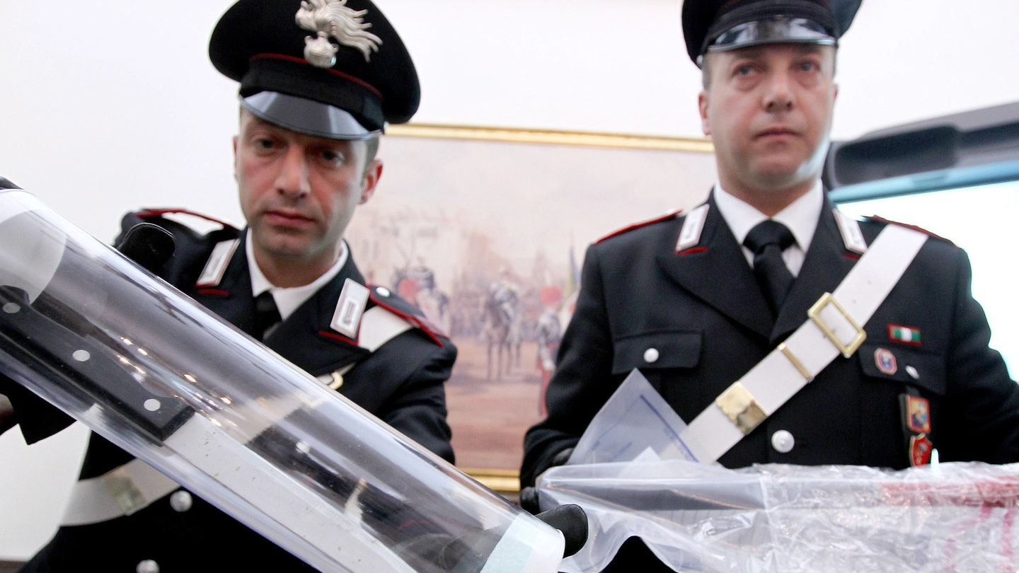 Un sequestro  di coltelli  e altre armi  effettuato dai carabinieri