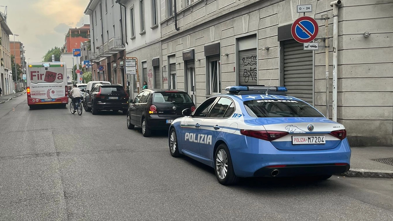 Una Volante della Polizia in via Cavallotti a Monza