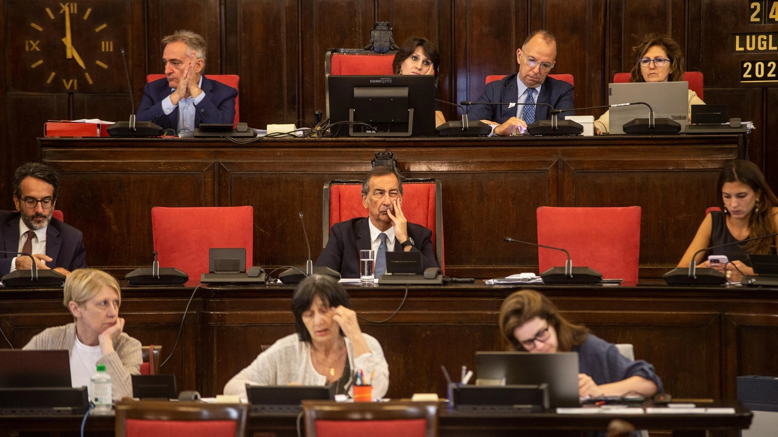 

"Tragedia nella Rsa Milano: Sala in Consiglio, il Governo non la lasci sola" FdI attacca