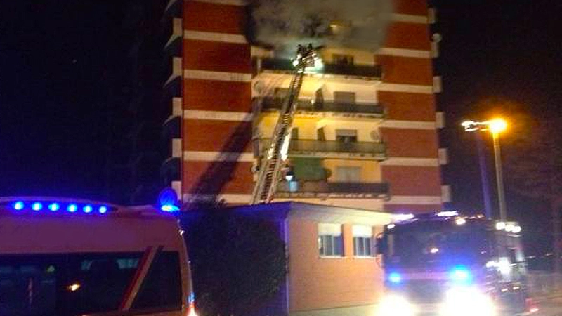 Incendio all'ottavo piano di un condominio a Verdellino